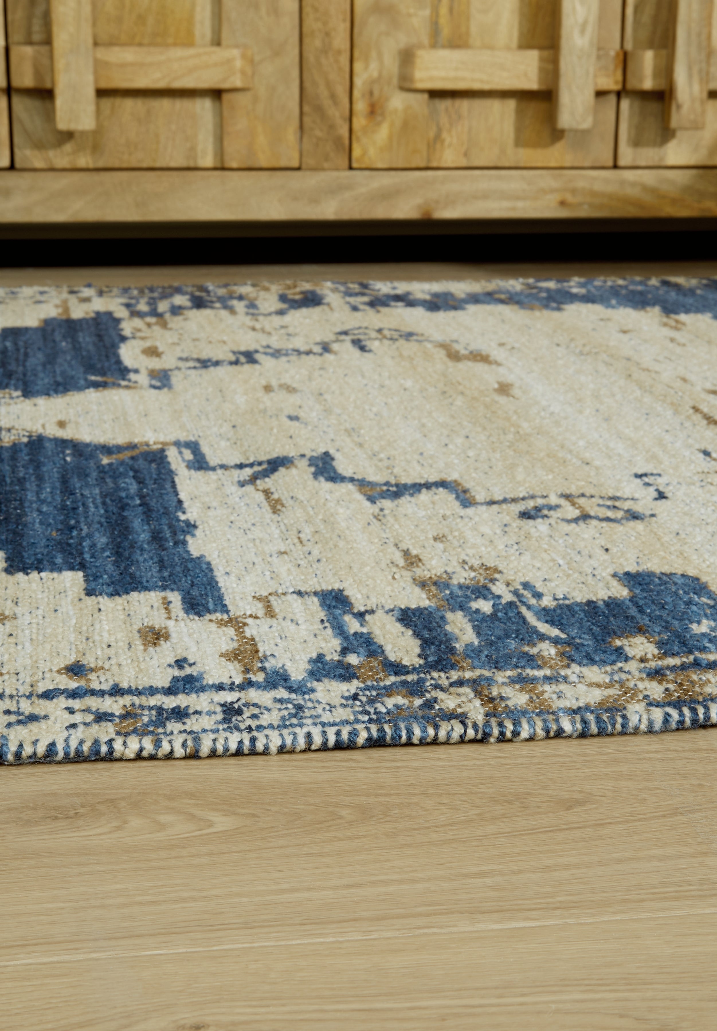 Varnler Blue/Brown/Tan 5' x 7' Rug