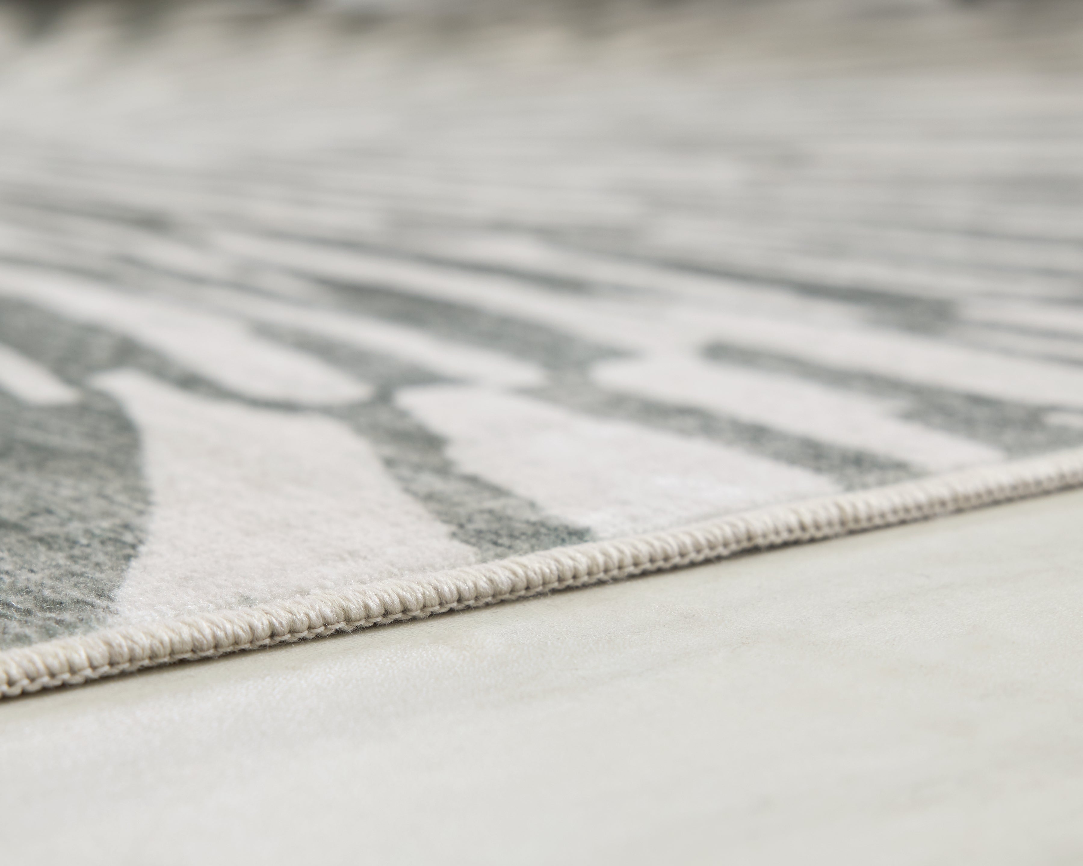Verland Gray/White Washable Large Rug