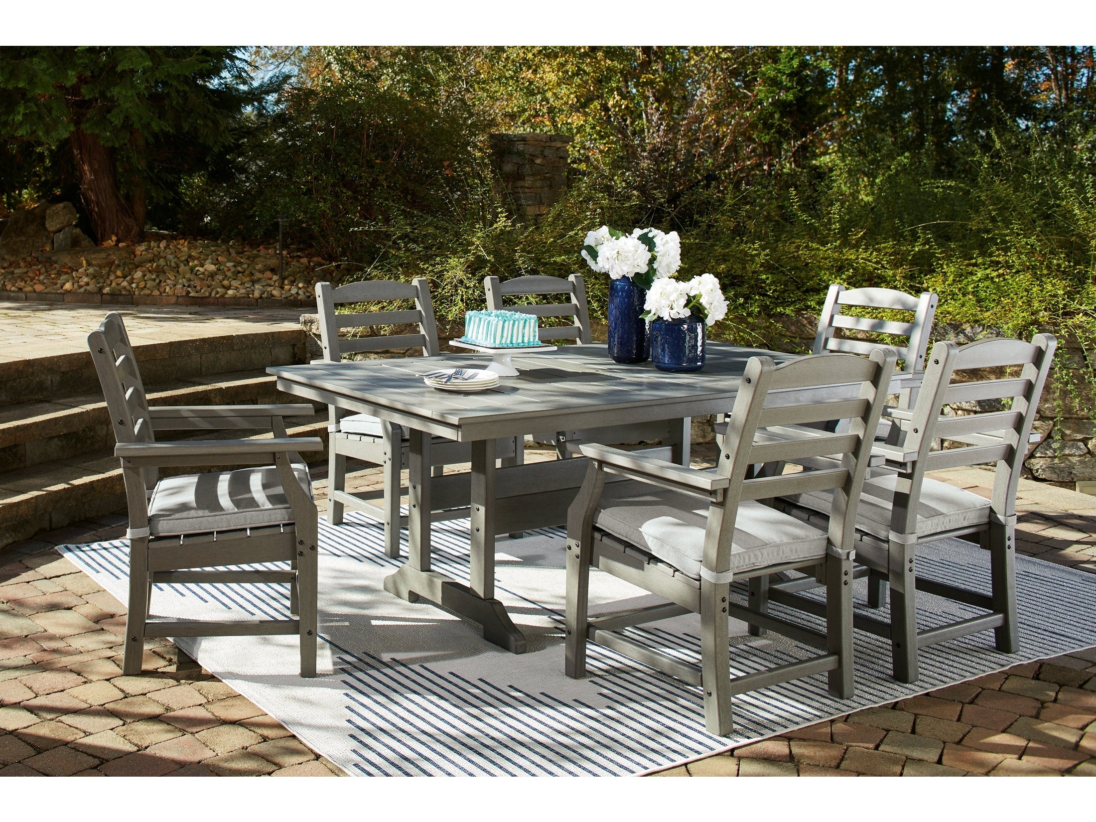 Visola Gray Outdoor Dining Table w/6 Chairs