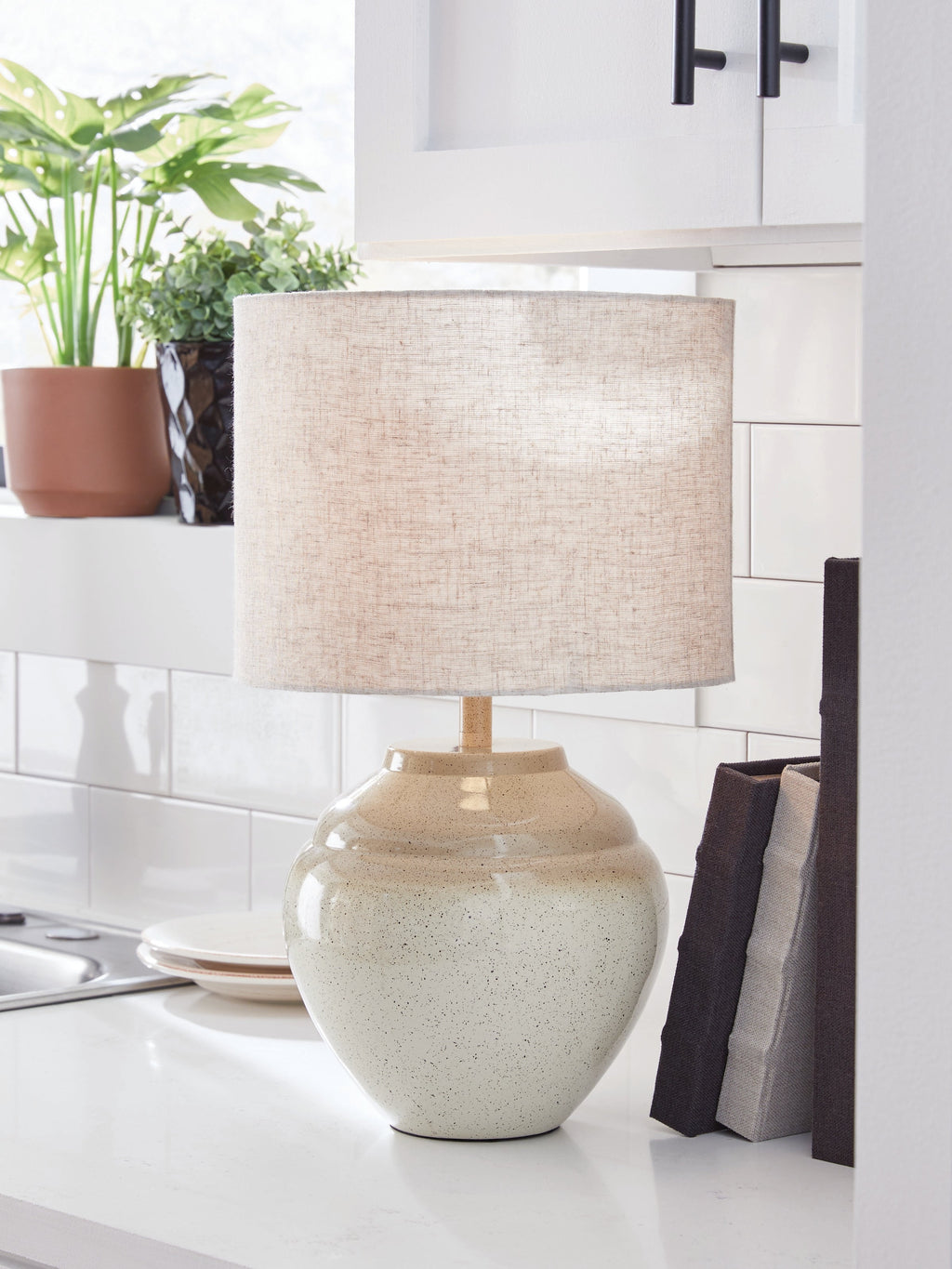 Waldish Cream/Beige Metal Table Lamp (1/CN)