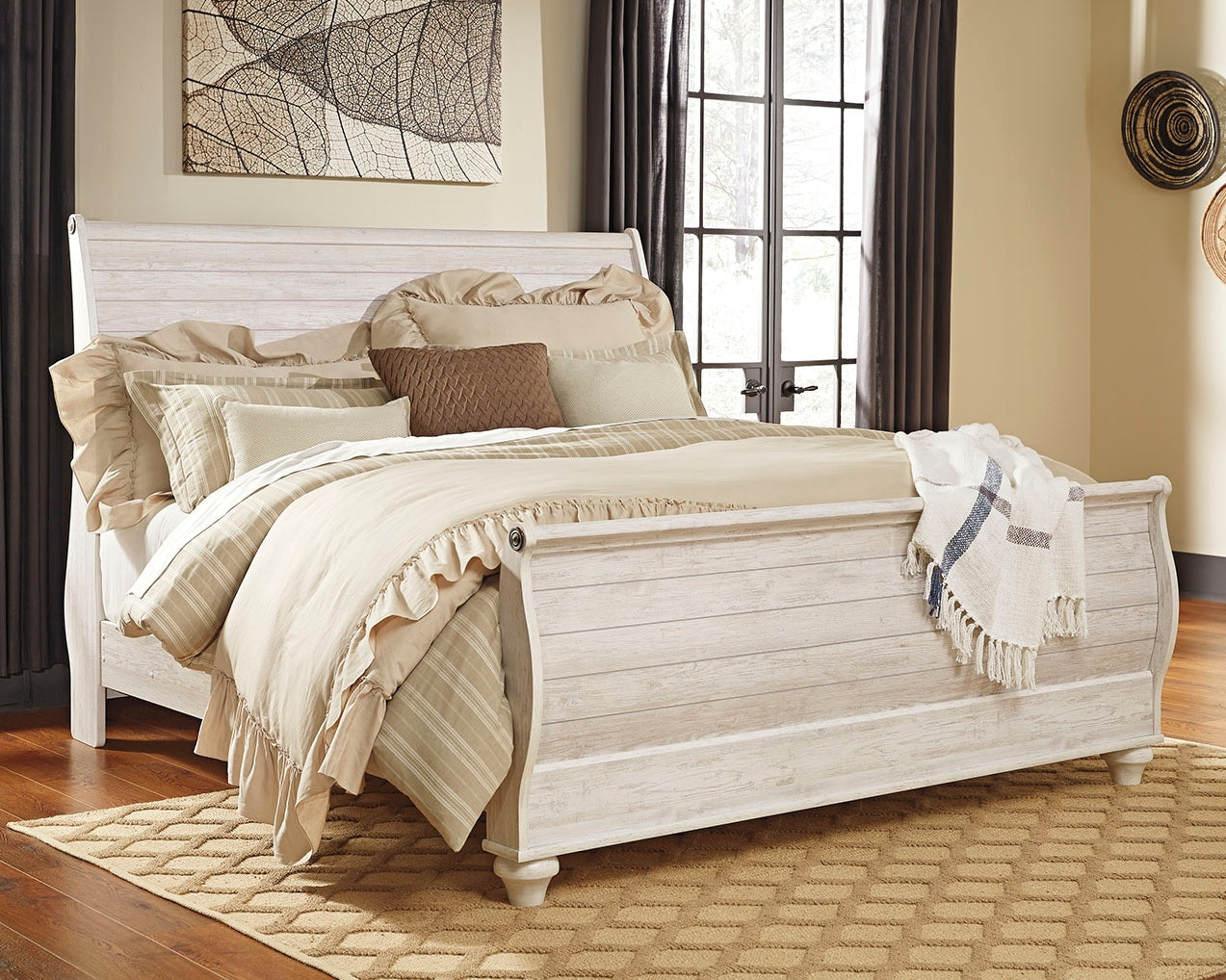 Willowton Whitewash King Sleigh Bed