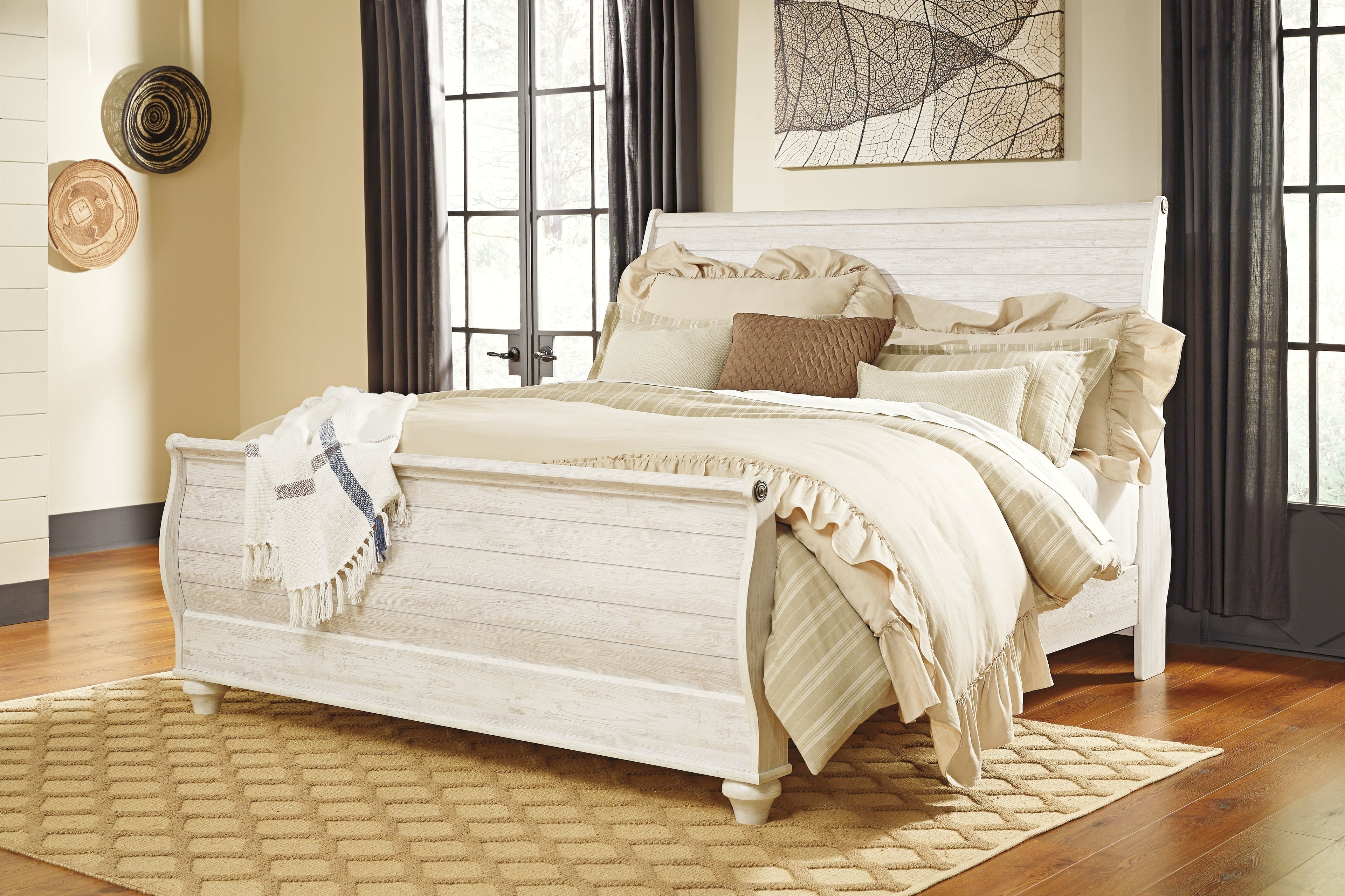 Willowton Whitewash King Sleigh Bedroom Set