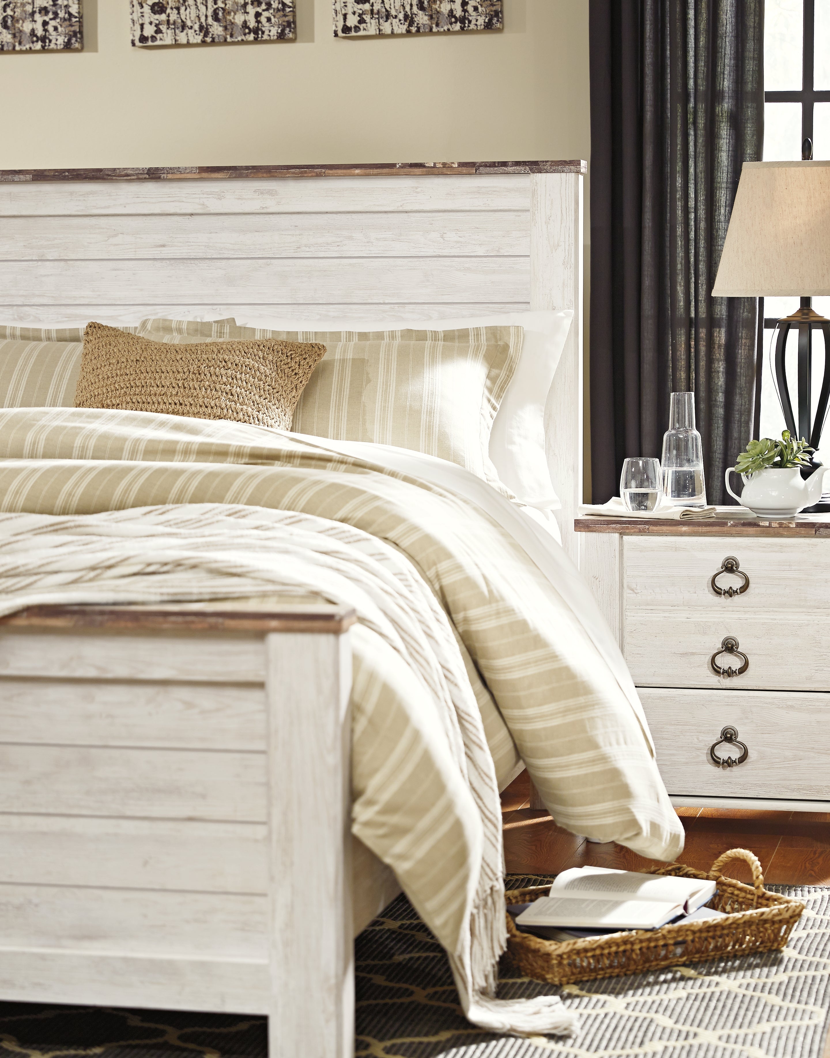 Willowton Whitewash Queen Panel Bed