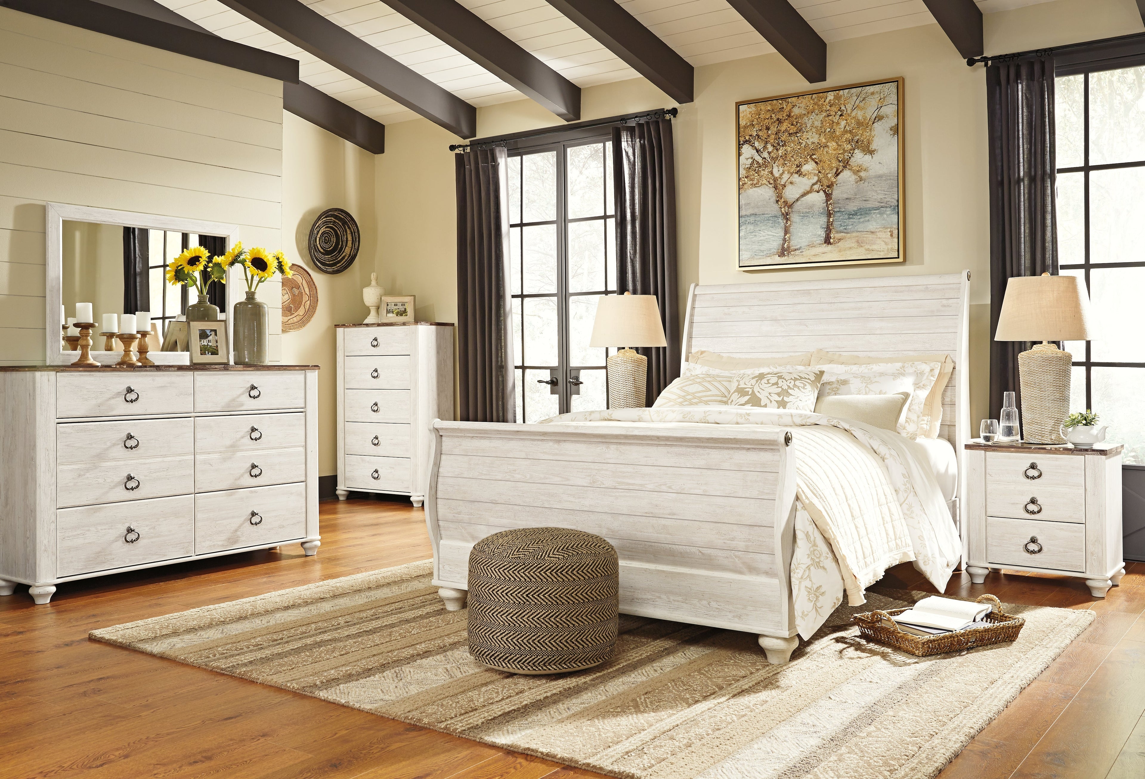 Willowton Whitewash Queen Sleigh Bed