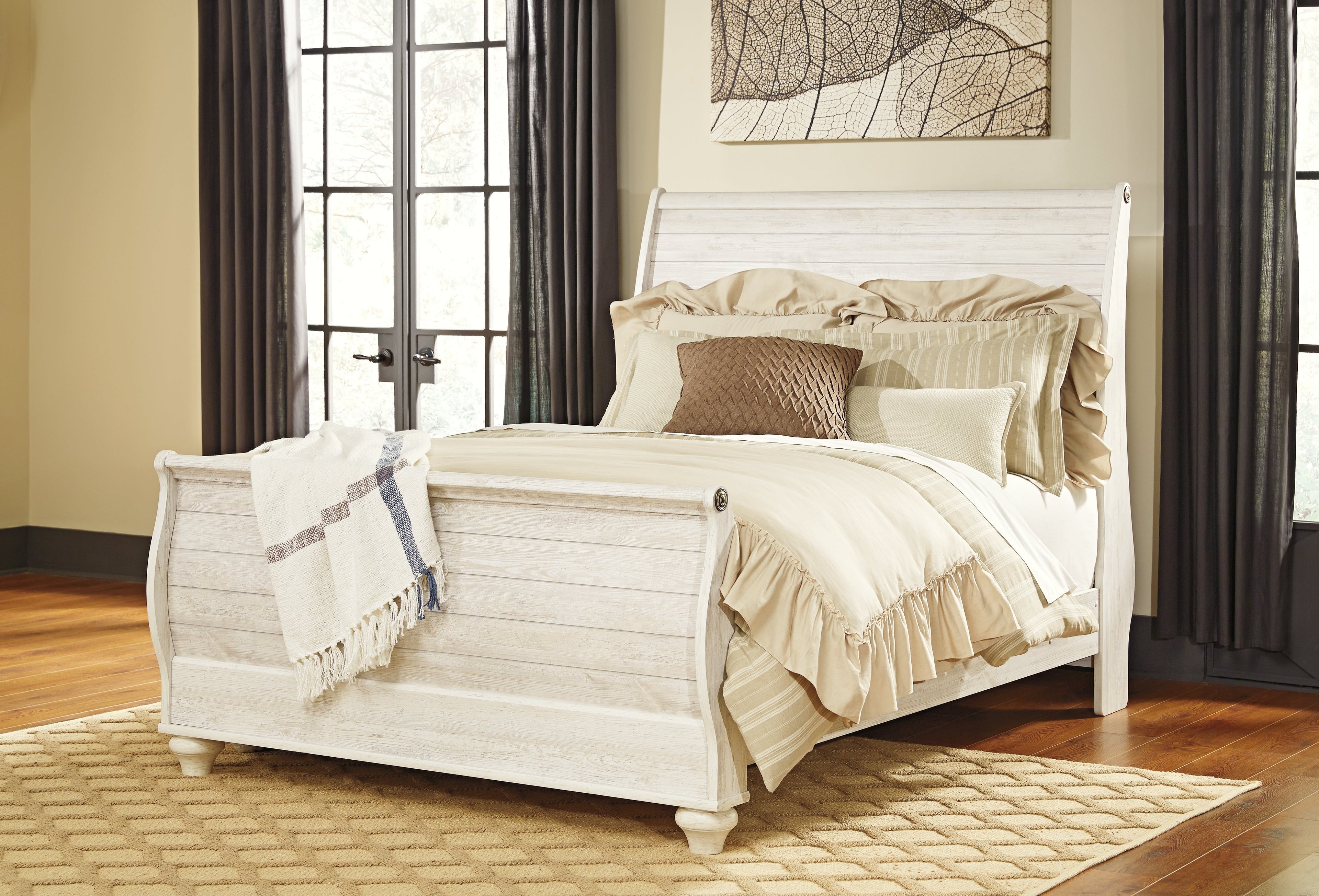 Willowton Whitewash Queen Sleigh Bedroom Set