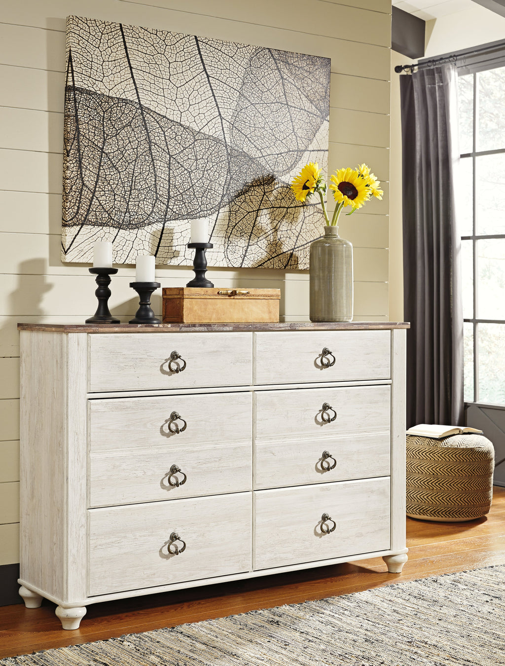 Willowton Whitewash Queen Sleigh Bedroom Set with Dresser and Chest