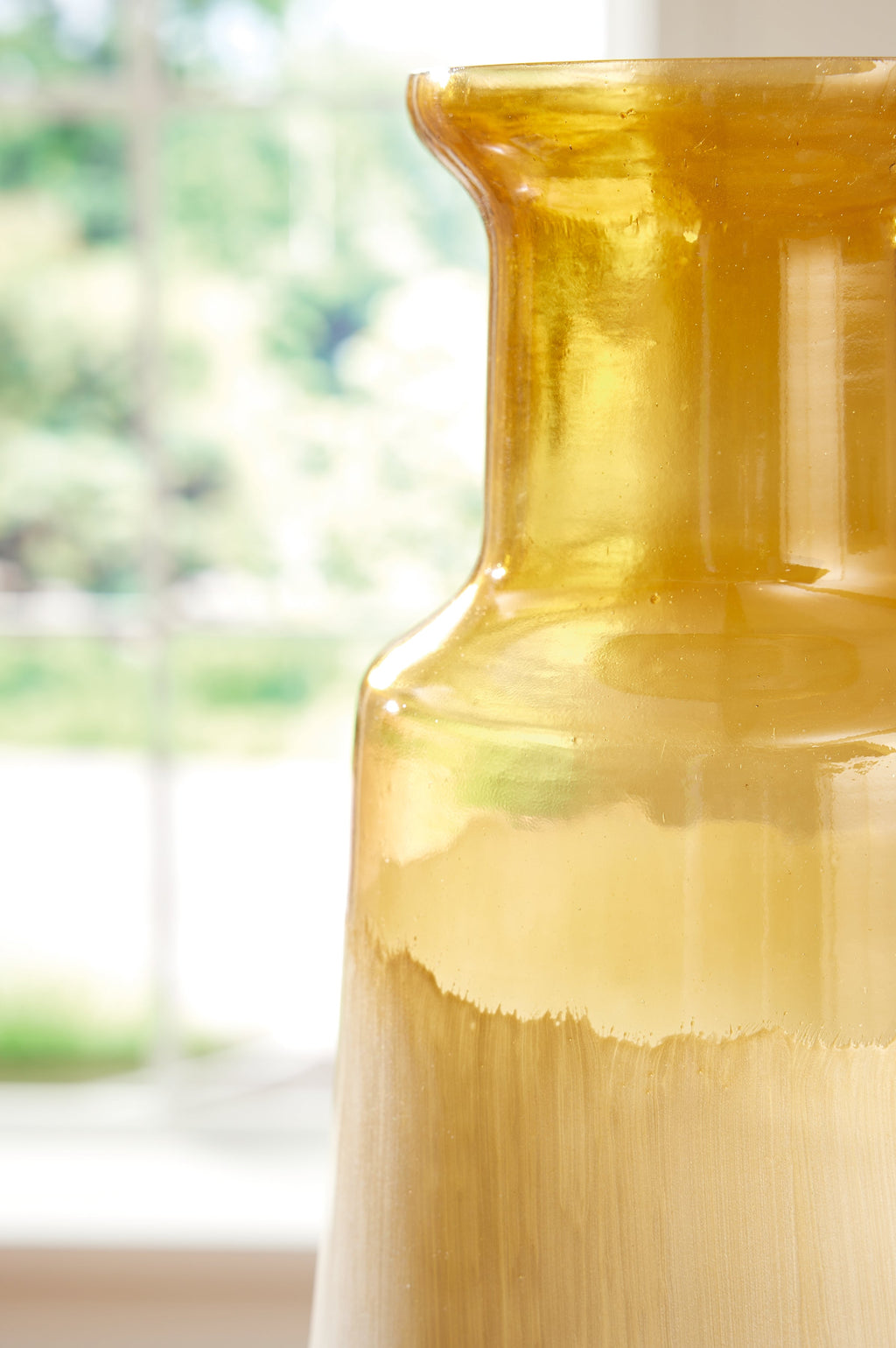 Wynburg White/Amber Vase