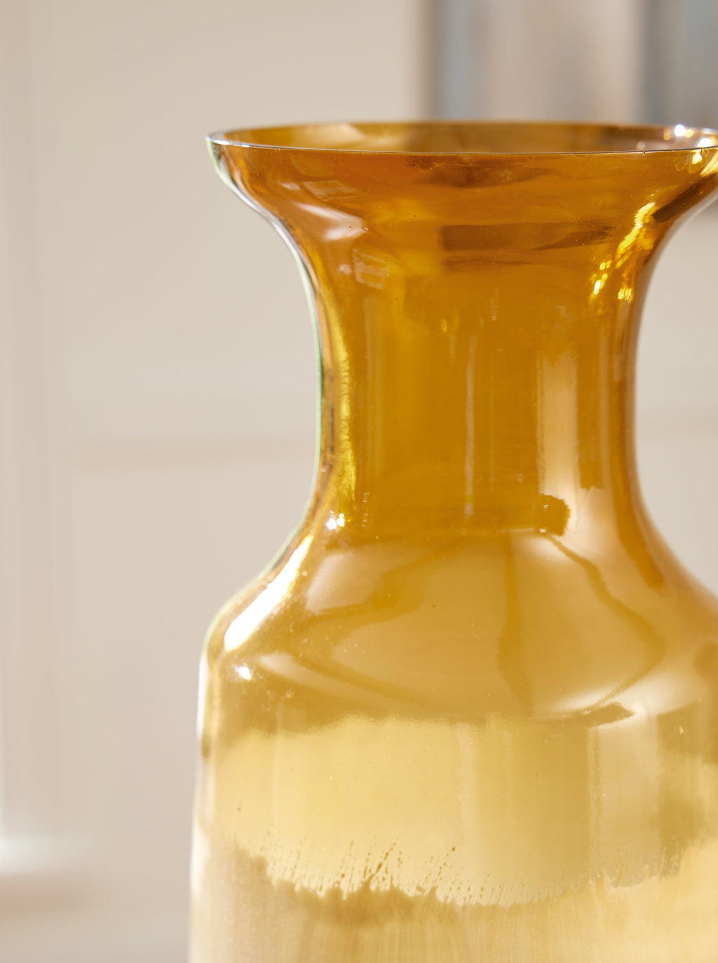Wynburg White/Amber Vase
