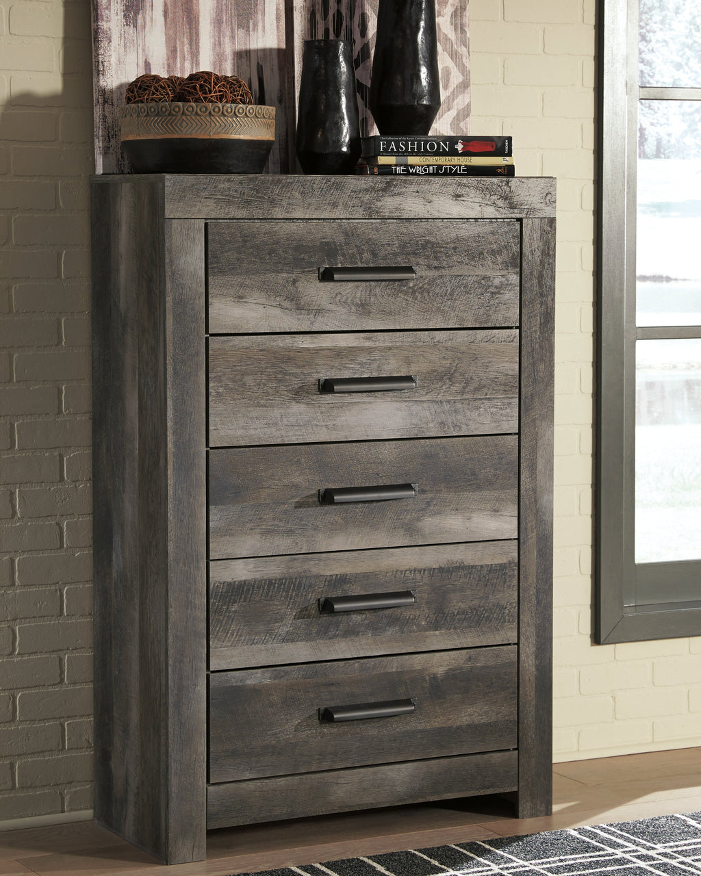 Wynnlow Gray King Crossbuck Panel Bedroom Set with Chest