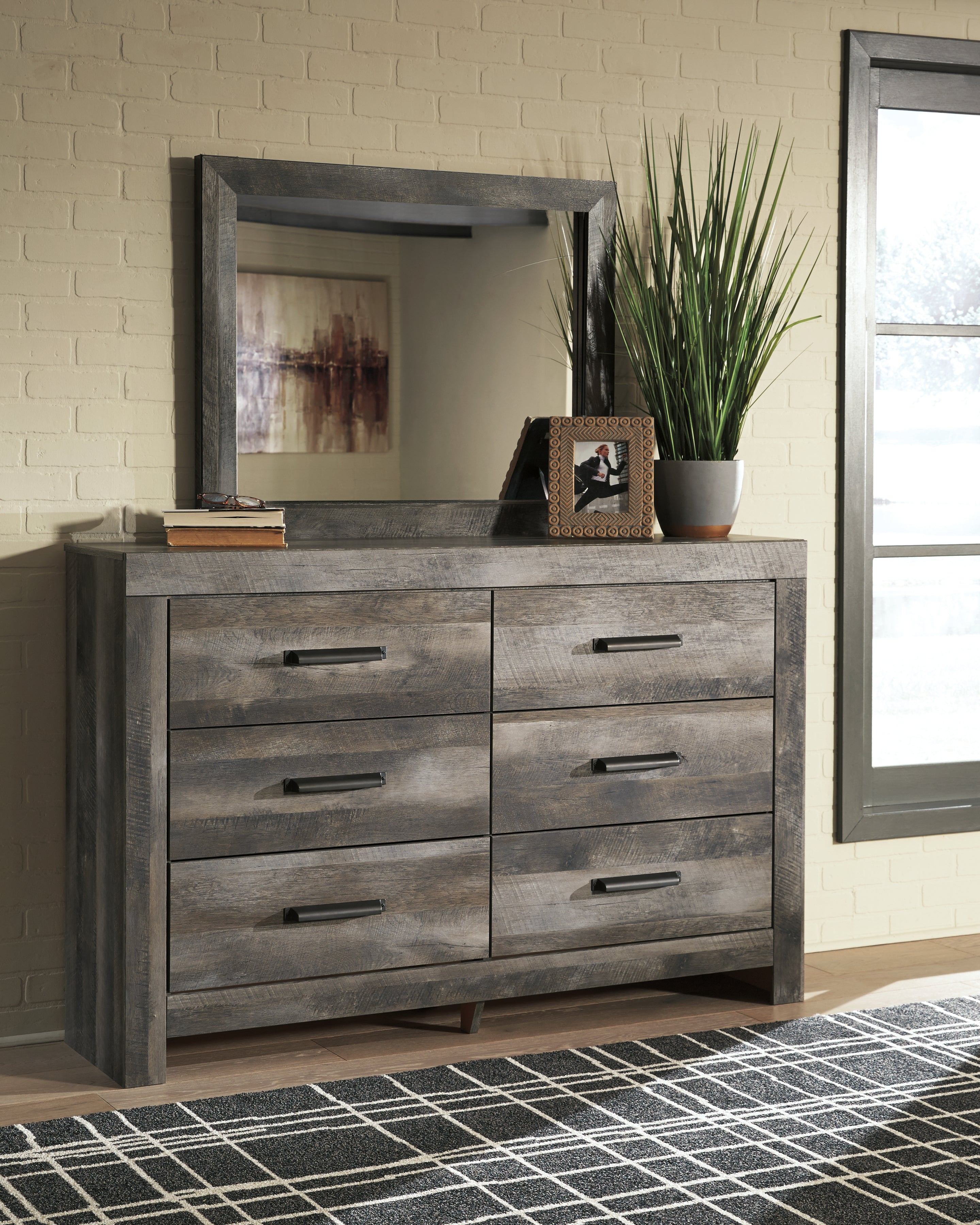 Wynnlow Gray Queen Crossbuck Panel Bed, Dresser and Mirror