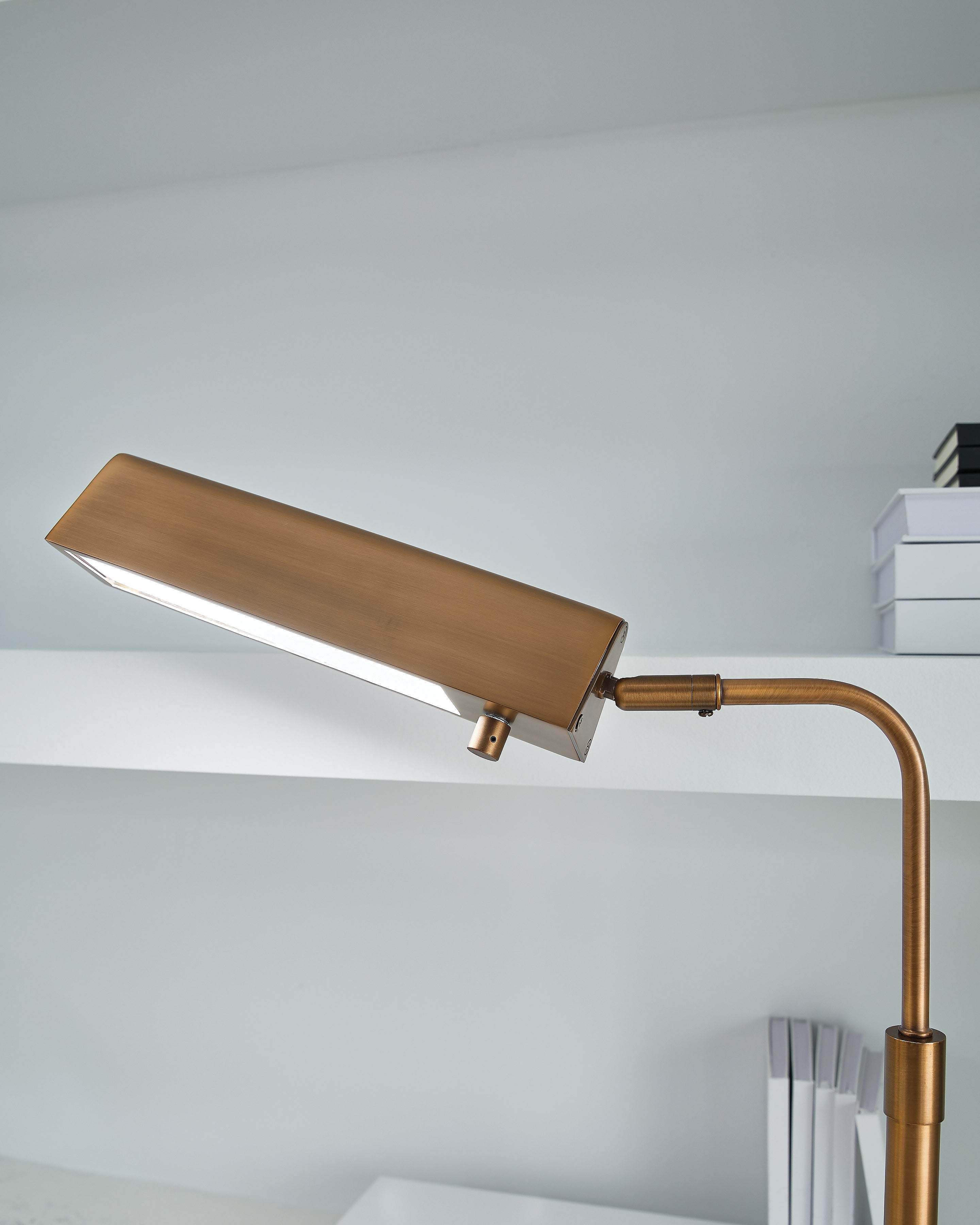 Yafe Bronze Desk Lamp